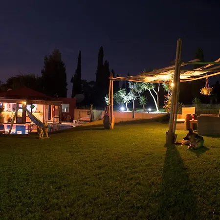 Ξενοδοχείο με διαμερίσματα Othonas 4*